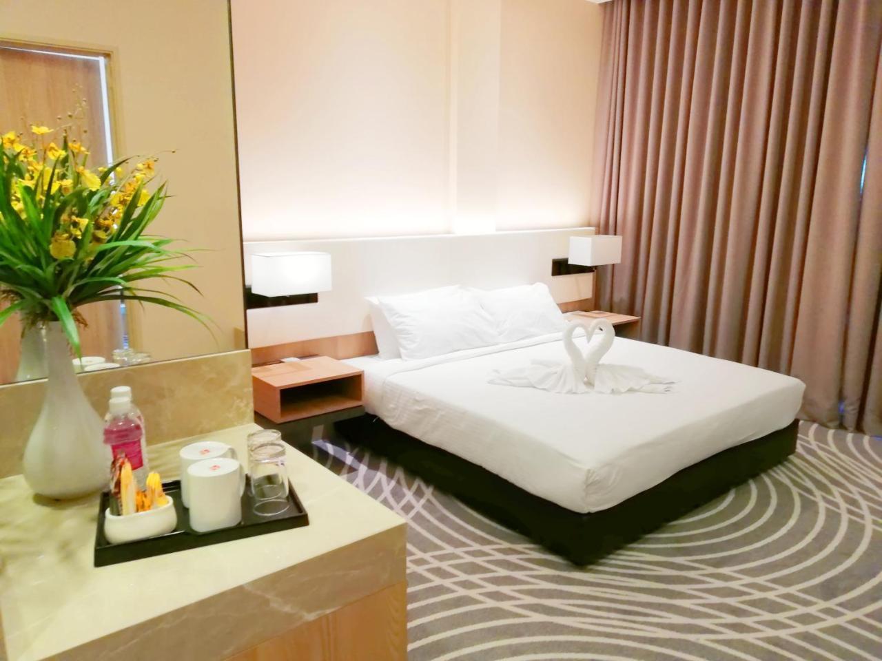 Upper View Regalia Hotel Kuala Lumpur Esterno foto